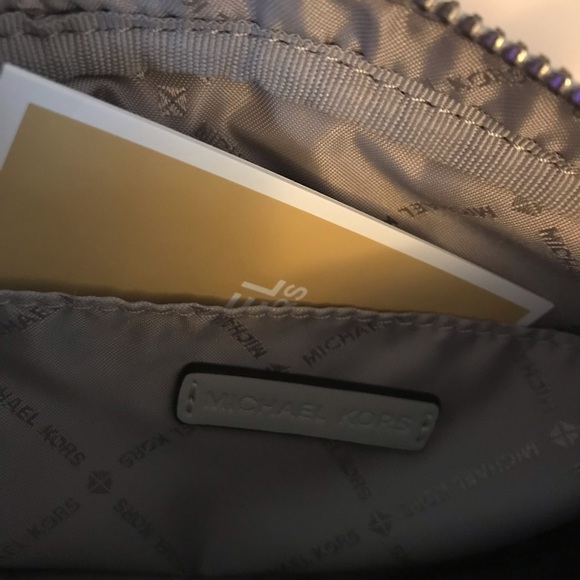 Vegan MICHAEL KORS Belt Bag quilted lightweight grey & silver NWT + Original box - Picture 12 of 13